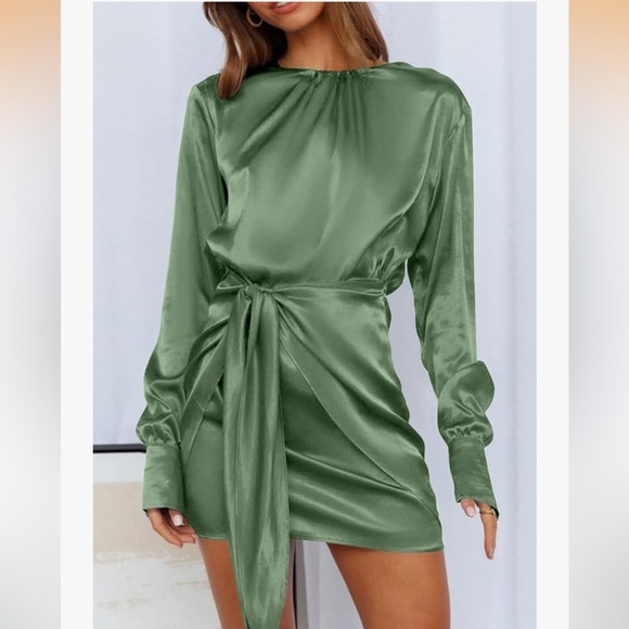 Green Long Sleeve Mini Dress - Picture 5 of 15